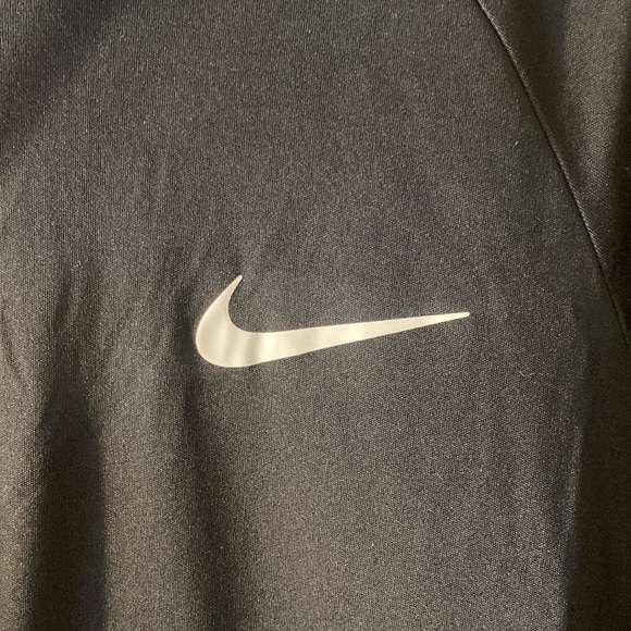 Nike T-Shirt - Size Medium - Black - Picture 3 of 4